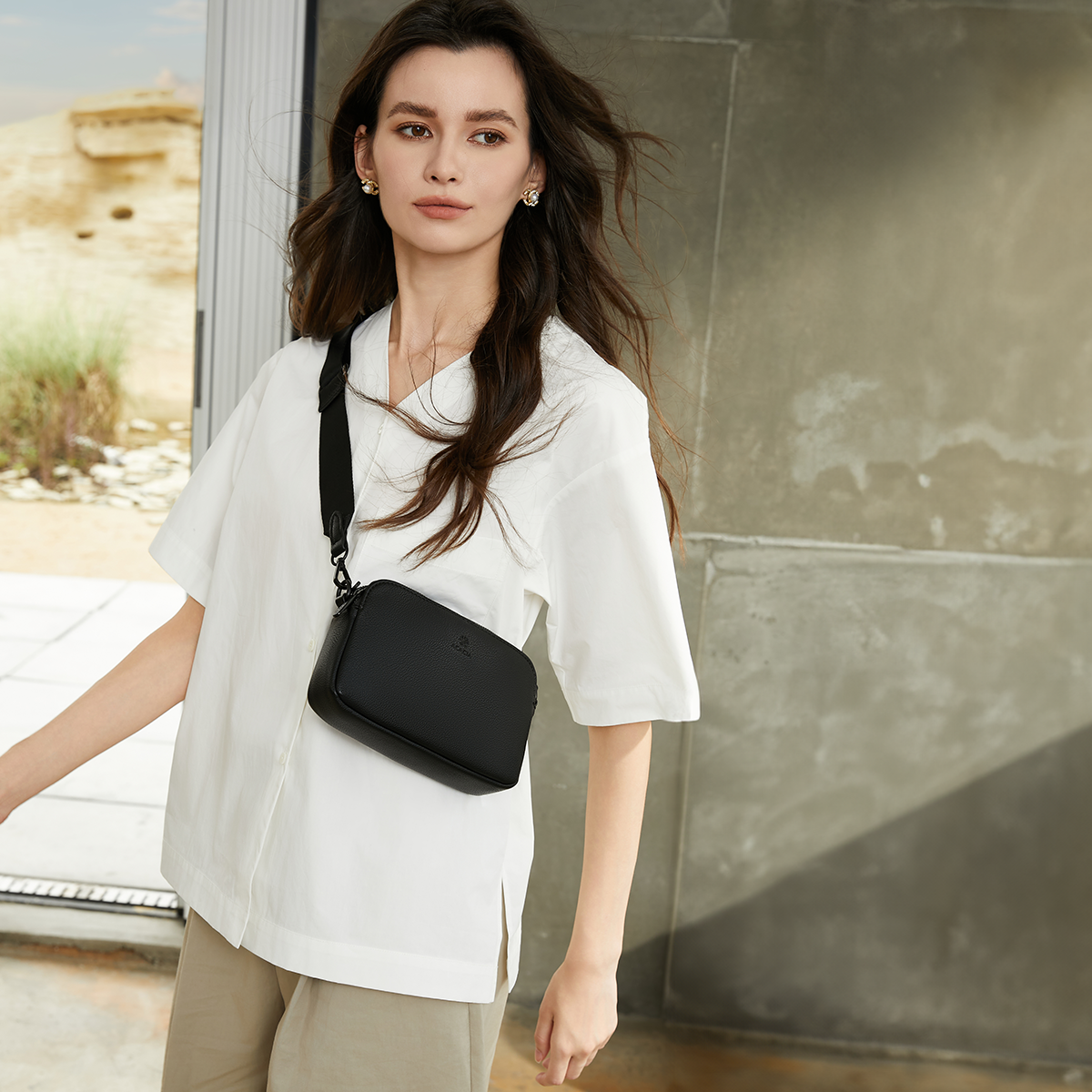 ACACIA Moss black crossbody bag with soft vegan leather, wide adjustable strap, and secure double zippers. A unisex minimalist sling perfect for travel and everyday life.
